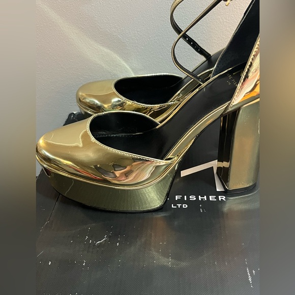New in Box Marc Fisher Women’s Shiny Gold Platform Heels Size 7. - Picture 4 of 9